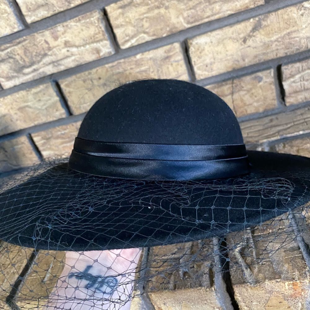 Birdcage back hat - Picture 4 of 5